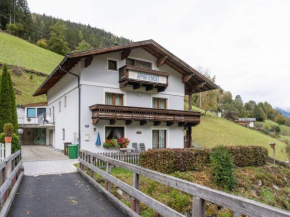 Charming Apartment in Zell am See with Mountain Views